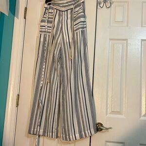 Fall in love with this soft flowing summer long comfortable yet stylish pants.